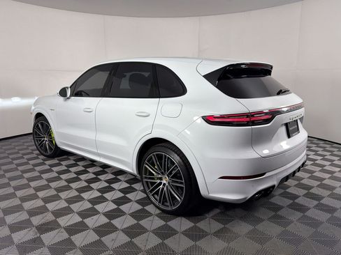 Certified 2022 Porsche Cayenne Turbo S AWD/4WD image 3