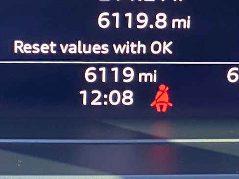 Used 2025 Audi Q4 e-tron Premium Plus image 15