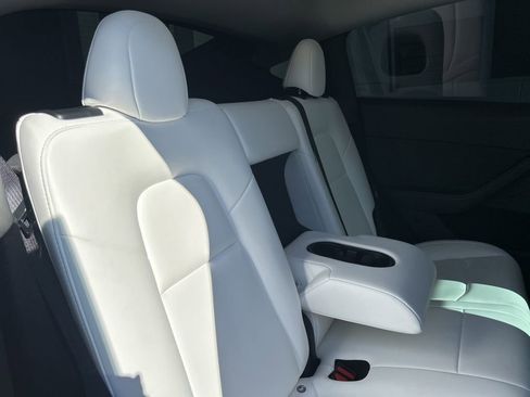 Used 2024 Tesla Model Y Performance image 25