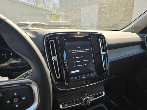Used 2025 Volvo XC40 B5 Core w/ Climate Package AWD/4WD image 25