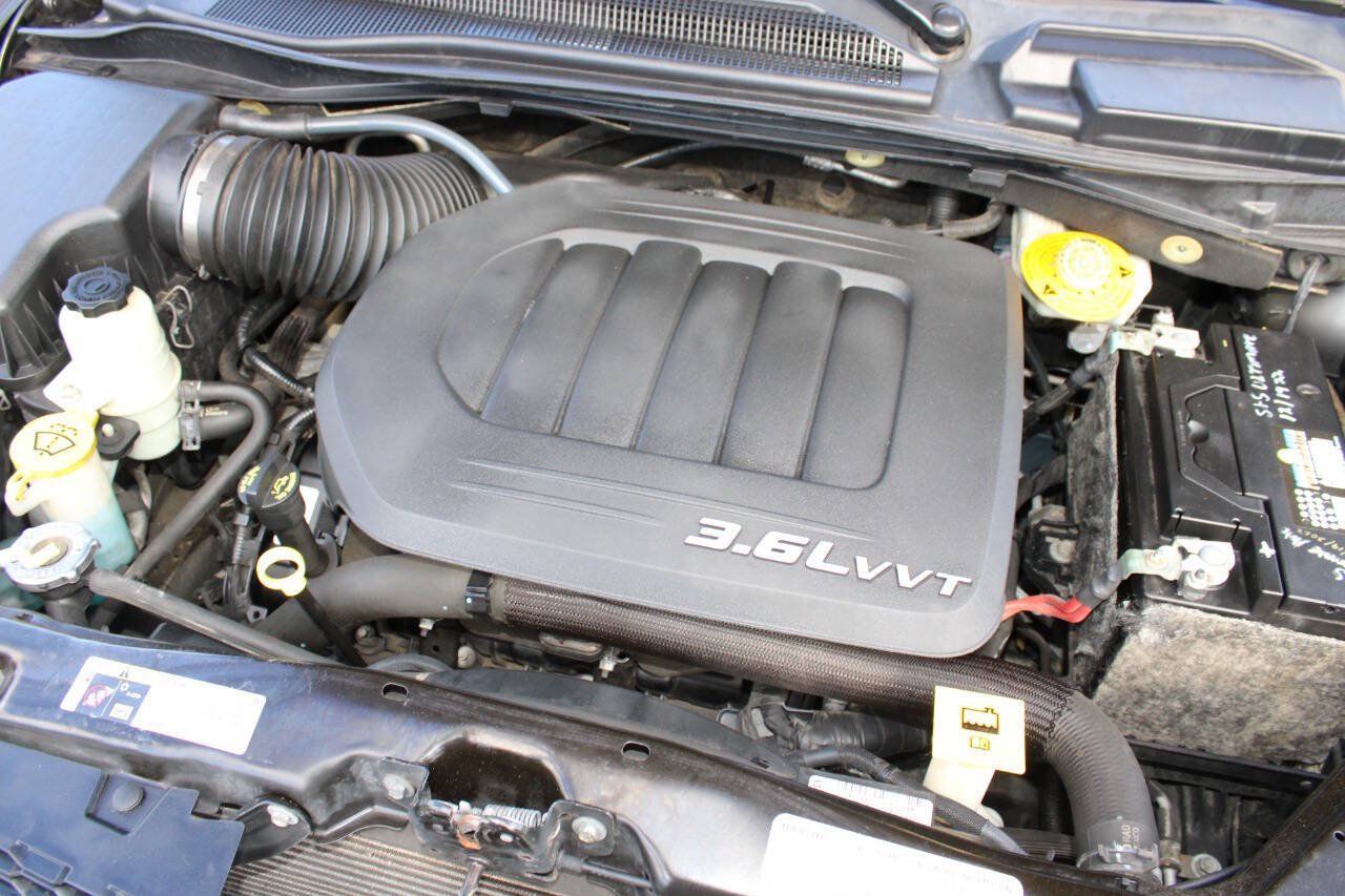 Used 2018 Dodge Grand Caravan SXT FWD image 25