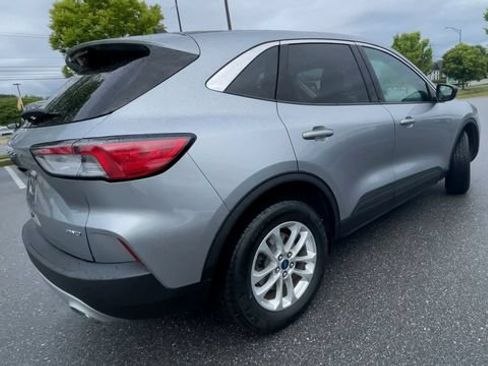 Certified 2022 Ford Escape SE w/ Cold Weather Package AWD/4WD image 2