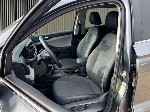 Used 2024 Volkswagen Taos SE image 25