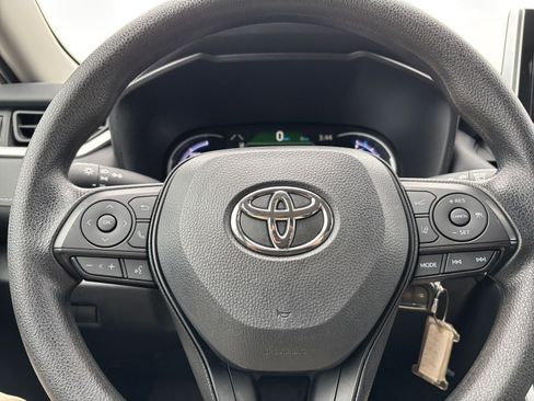 Used 2025 Toyota RAV4 LE image 27