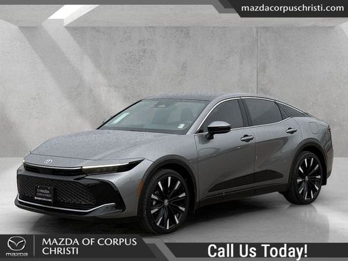 Used 2023 Toyota Crown Platinum image 1