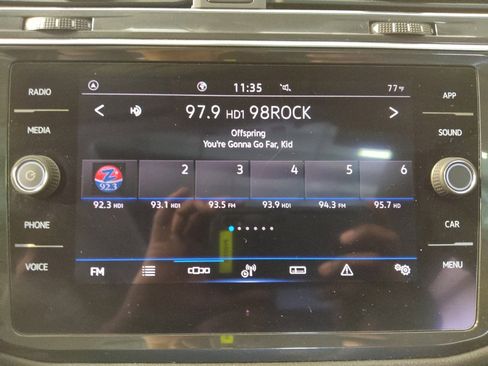 Used 2022 Volkswagen Tiguan SE w/ Panoramic Sunroof Package image 25