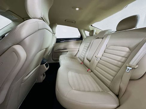 Used 2015 Ford Fusion SE image 13