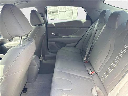 New 2025 Hyundai Elantra SEL image 16