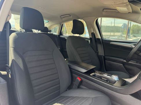 Used 2019 Ford Fusion SE FWD image 16