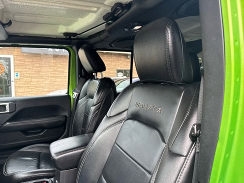 Used 2018 Jeep Wrangler Unlimited Sahara image 25