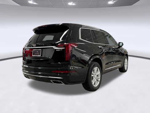 Certified 2025 Cadillac XT6 Luxury FWD image 9