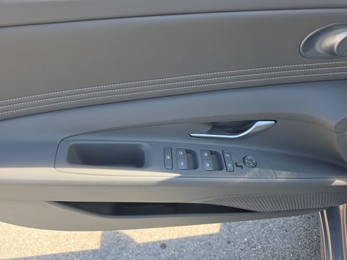 Used 2024 Hyundai Elantra SEL w/ Convenience Package FWD image 19