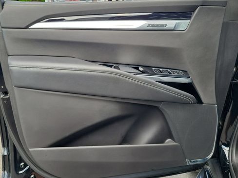 Certified 2025 Cadillac Escalade ESV Sport AWD/4WD image 22
