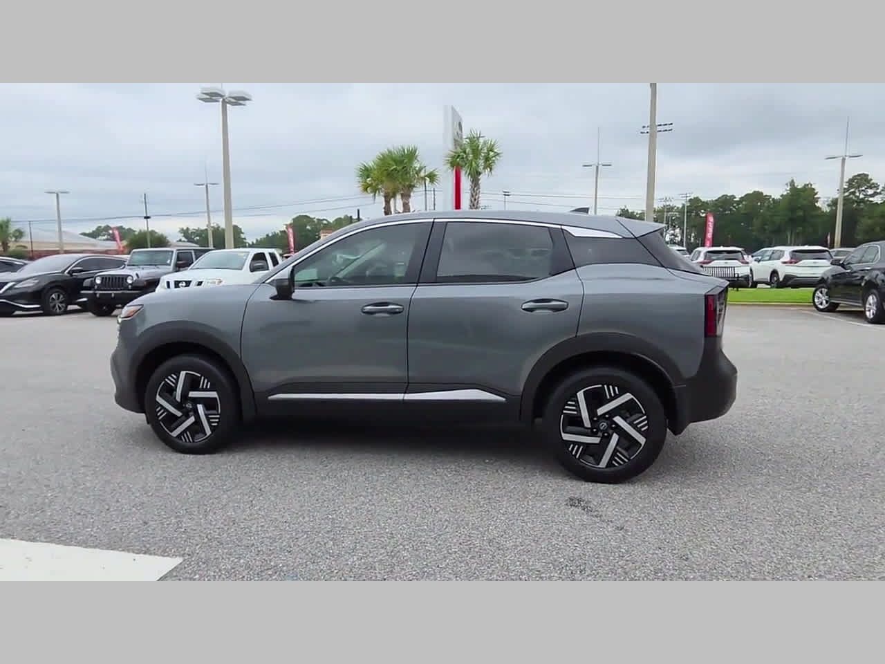 Used 2025 Nissan Kicks SV FWD image 25