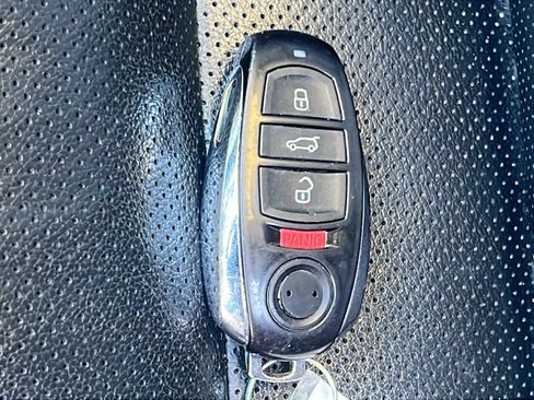 Used 2016 Volkswagen Touareg TDI AWD/4WD image 29