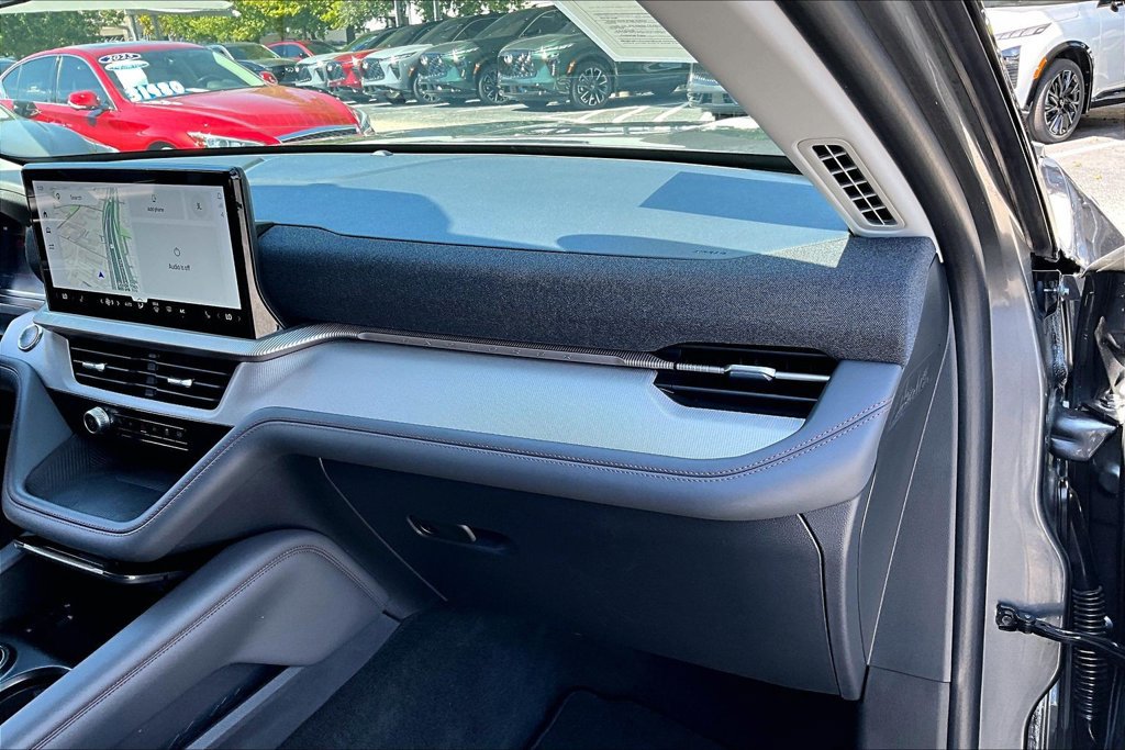 Used 2025 Ford Explorer Active RWD image 19
