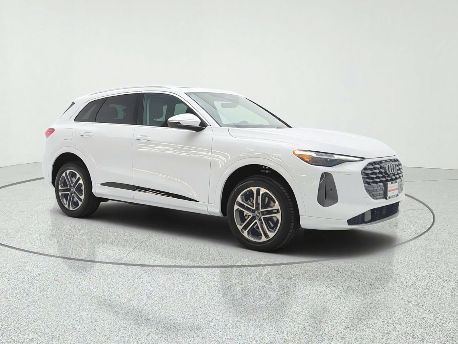 Used 2025 Audi Q5 Premium Plus w/ Premium Plus AWD/4WD image 3