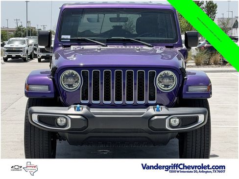 Used 2023 Jeep Wrangler Unlimited Sahara w/ Cold Weather Group AWD/4WD image 7