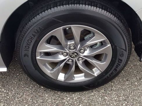 Used 2024 Toyota Sienna LE image 11