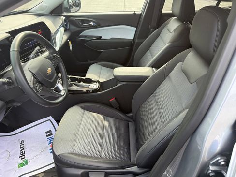 Used 2024 Chevrolet Trax LT w/ Driver Confidence Package FWD image 23