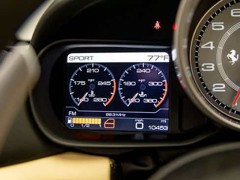 Used 2016 Ferrari California T RWD image 35