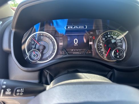 Used 2020 RAM 1500 Big Horn AWD/4WD image 40