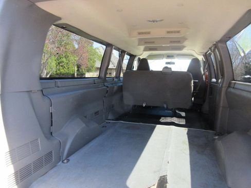 Used 2020 Chevrolet Express 2500 Extended RWD image 12
