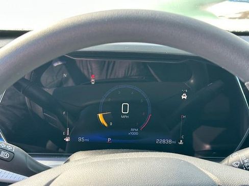 Used 2025 Chevrolet Trax LT w/ Sunroof Package image 29