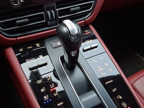 Certified 2023 Porsche Macan Turbo AWD/4WD image 18
