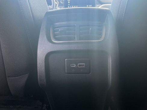 Used 2025 Chevrolet Blazer LT FWD image 11