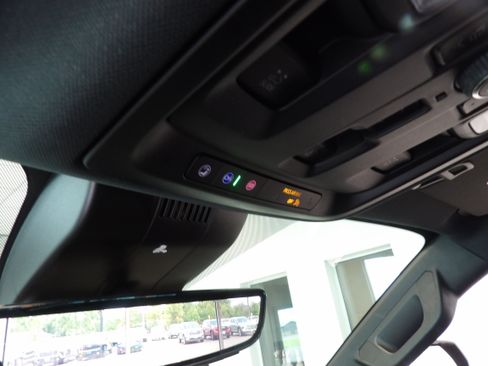 Used 2023 Chevrolet Suburban High Country AWD/4WD image 19