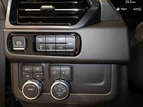 Used 2026 GMC Yukon AT4 w/ AT4 Premium Package AWD/4WD image 12