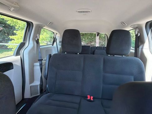 Used 2016 Dodge Grand Caravan American Value Package FWD image 14