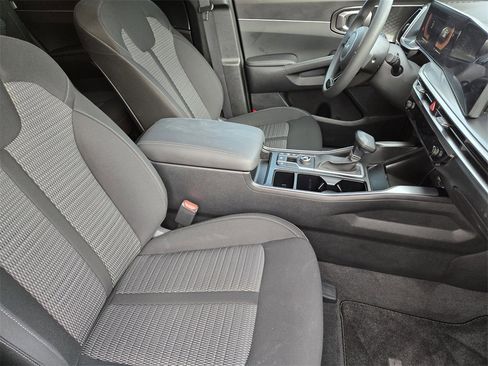 New 2025 Kia Sorento LX image 12
