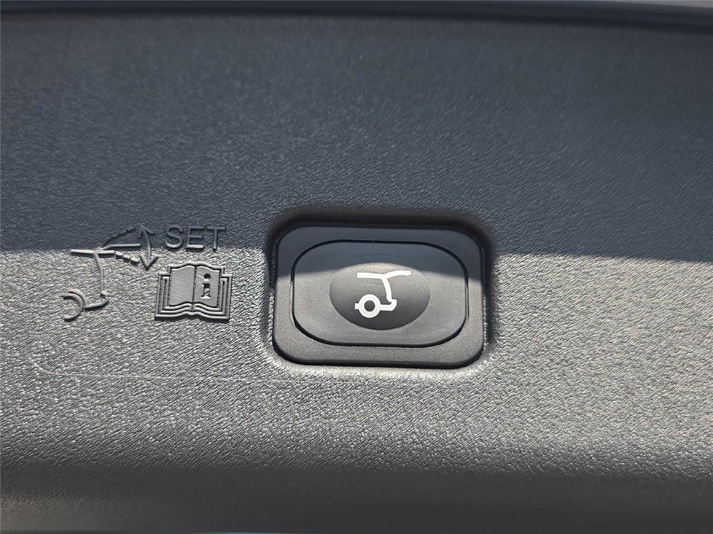 New 2026 Lincoln Nautilus Premier w/ Jet Appearance Package AWD/4WD image 24
