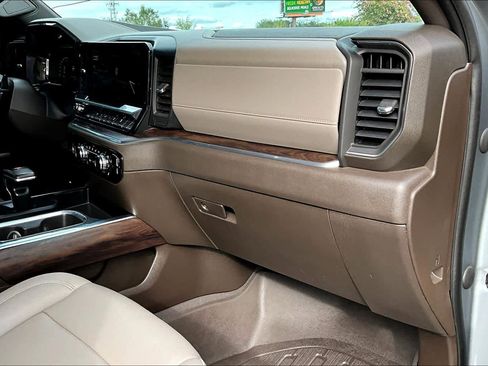 Used 2023 GMC Sierra 1500 SLT w/ SLT Premium Package image 19