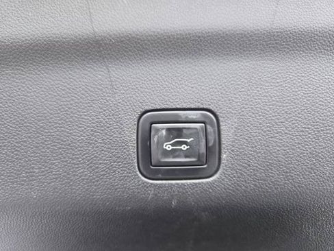 Used 2022 GMC Yukon XL AT4 w/ Technology Package AWD/4WD image 36