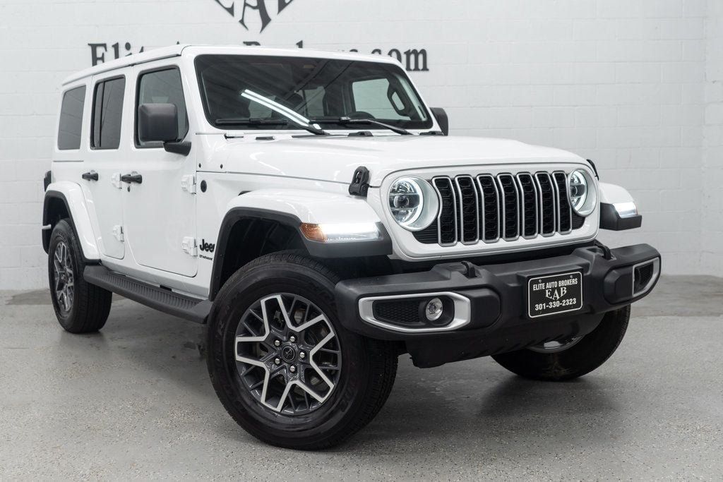 Used 2026 Jeep Wrangler Unlimited Sahara AWD/4WD image 9