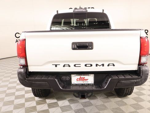 Used 2018 Toyota Tacoma TRD Off-Road AWD/4WD image 21
