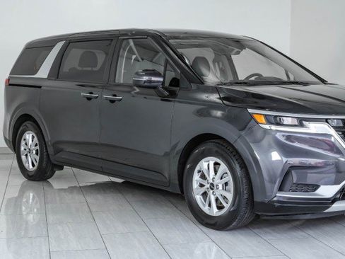Used 2023 Kia Carnival LX FWD image 46