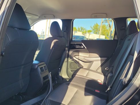 Used 2024 Mitsubishi Outlander ES image 12