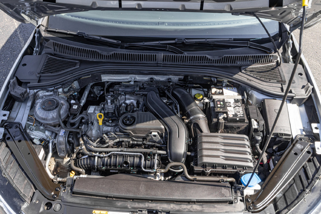 Certified 2024 Volkswagen Jetta SE FWD image 34