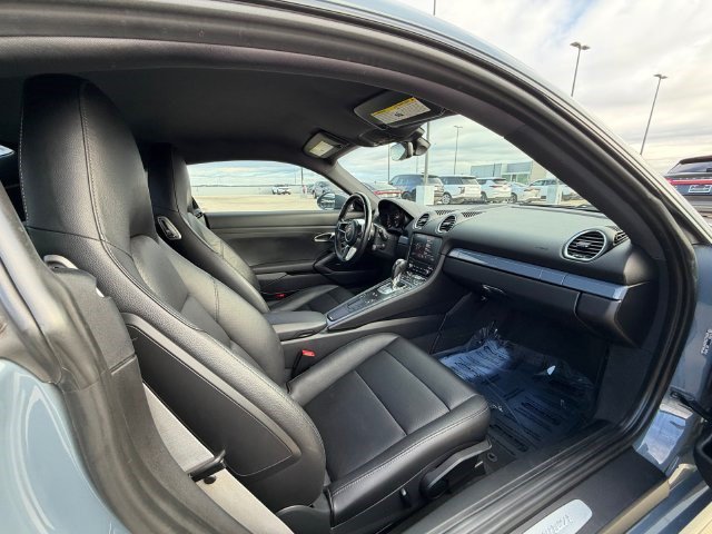 Used 2017 Porsche 718 Cayman RWD image 17