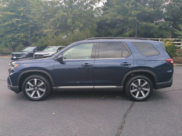Used 2025 Honda Pilot Touring image 7