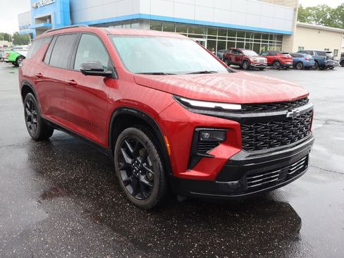 Used 2024 Chevrolet Traverse RS w/ LPO, Floor Liner Package FWD image 2