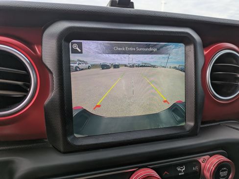 Used 2021 Jeep Gladiator Rubicon AWD/4WD image 17