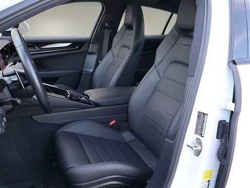 Used 2024 Porsche Panamera RWD image 12