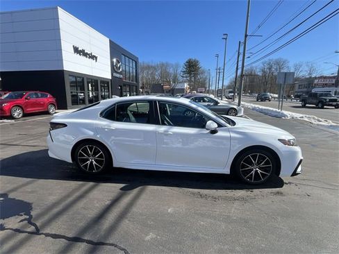 Used 2023 Toyota Camry SE w/ Cold Weather Package image 9