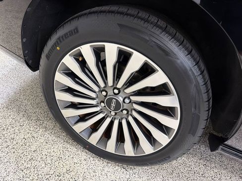 Used 2018 Lincoln Navigator Reserve w/ Technology Package AWD/4WD image 53