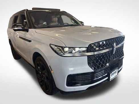 Used 2025 Lincoln Navigator Black Label AWD/4WD image 9